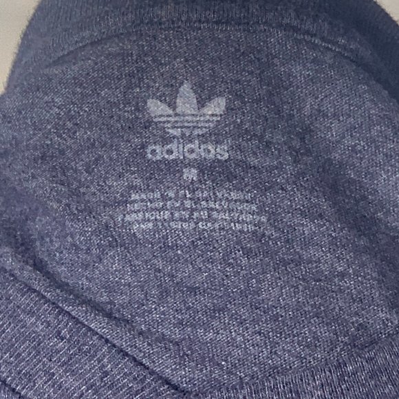 Notre Dame Women's V-Neck Tee - Picture 6 of 6